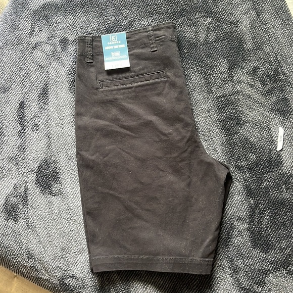 Black George shorts “above the knee”. Size 32 - Picture 2 of 2